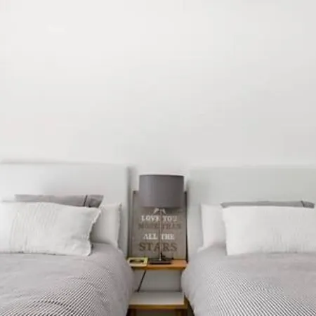 Avenida Puerta Del Mar