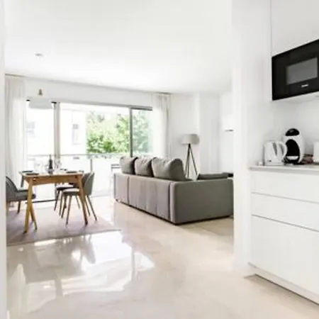 Avenida Puerta Del Mar *