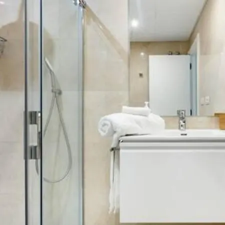 Avenida Puerta Del Mar *