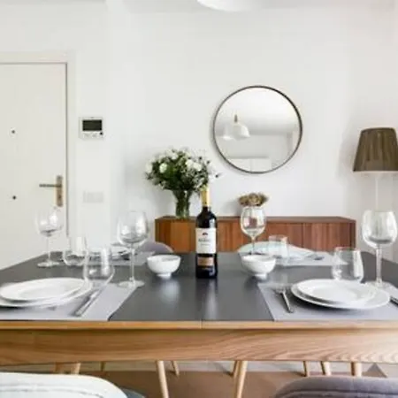 Avenida Puerta Del Mar